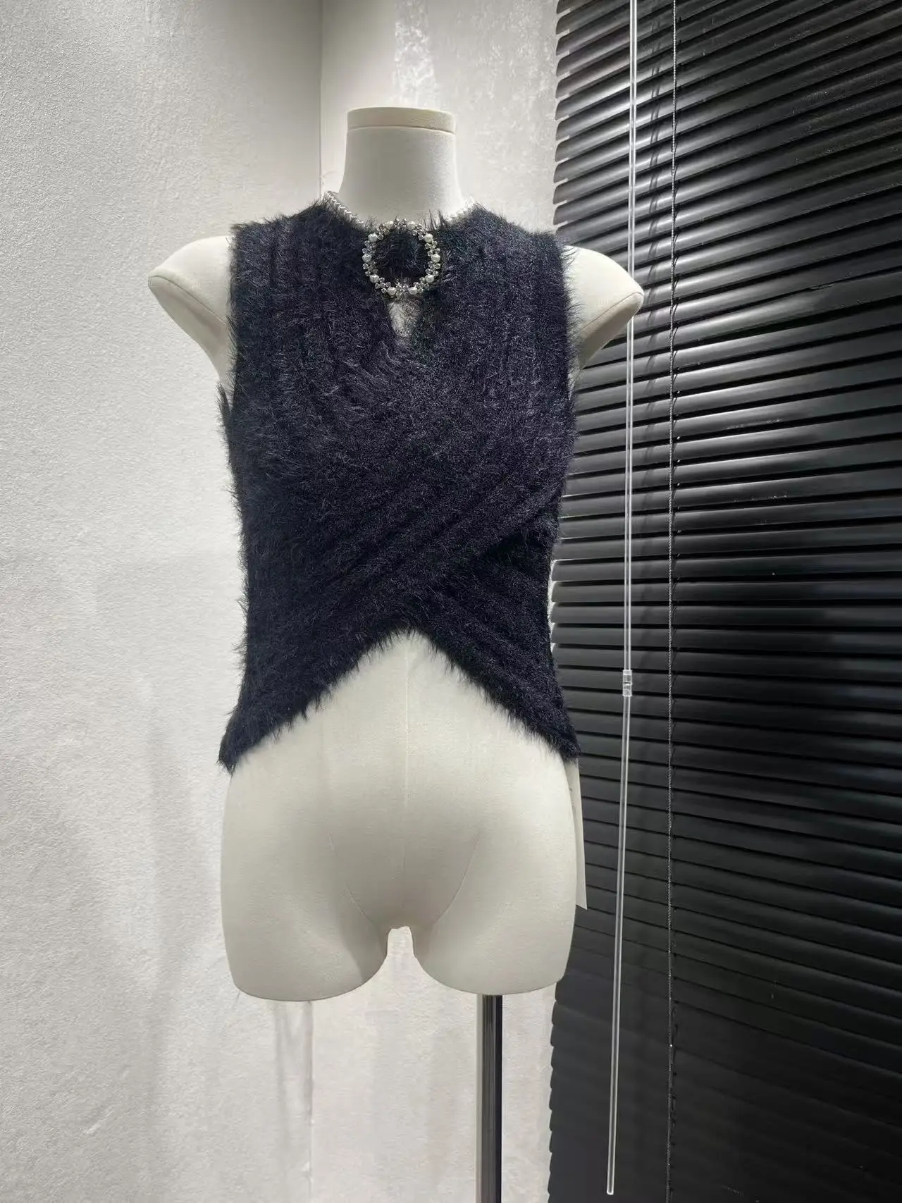 

Mink Cashmere Vest Sexy Hollow out Knitted Inner Wear Slim Fit V-Neck Women's Fashion Autumn Spring Sweater Tank Tops F534