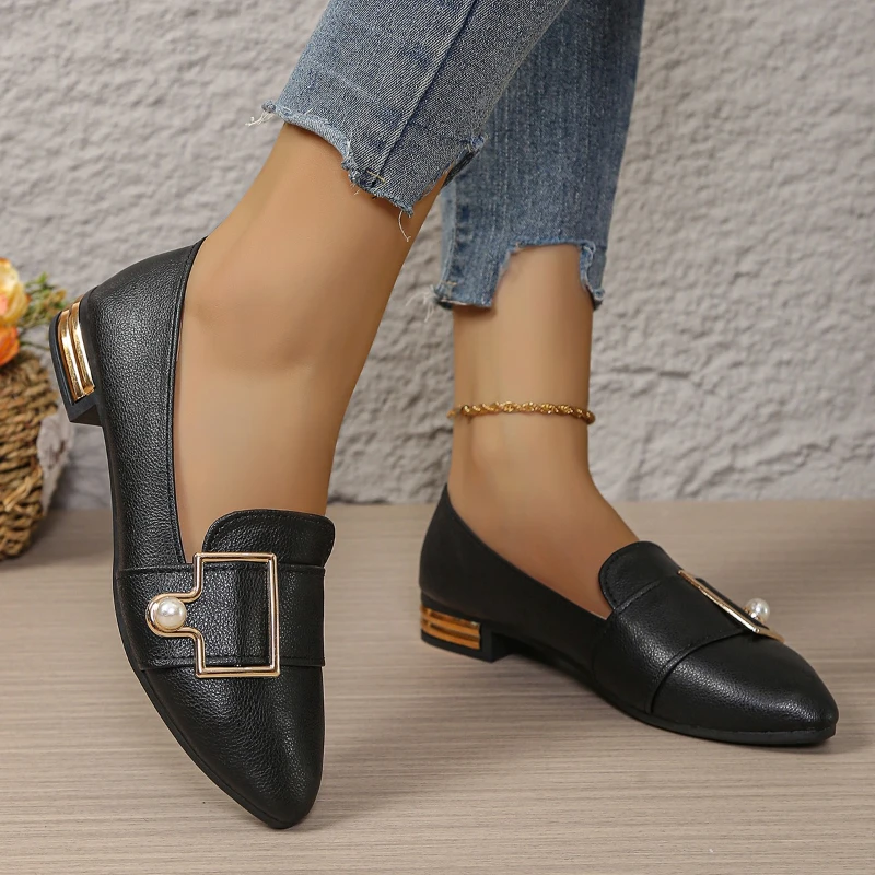 أحذية نسائية مسطحة مريحة غير رسمية 2025 لربيع وصيف جديدة للاستخدام الخارجي سهلة الارتداء أحذية رياضية خفيفة الوزن مدببة كسول للنساء