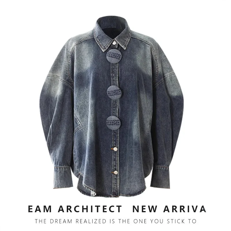 

2025 Новая дизайнерская джинсовая куртка большого размера, женская свободная посадка, потертая рубашка на пуговицах, пальто