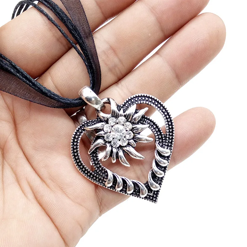 QIDIEHUA  Simple Fashion Vintage Edelweiss Heart Pendant Necklace Ribbon Cord Necklace Women Dirndl Oktoberfest Party Jewelry