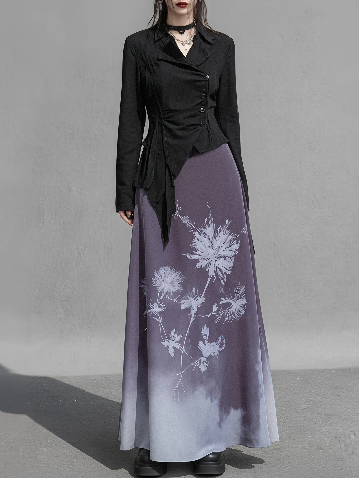 

Вязаный длинный свитер с принтом и юбка от Cloudy Hairpin: дизайн с косым застежкой, эффект стройности, женский...