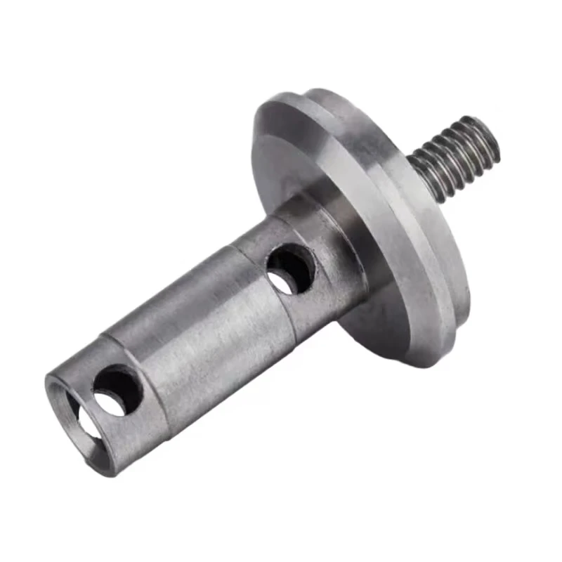 

Многофункциональный вал из нержавеющей стали с отверстиями. Прецизионные фрезерные и токарные обработки с ЧПУ.