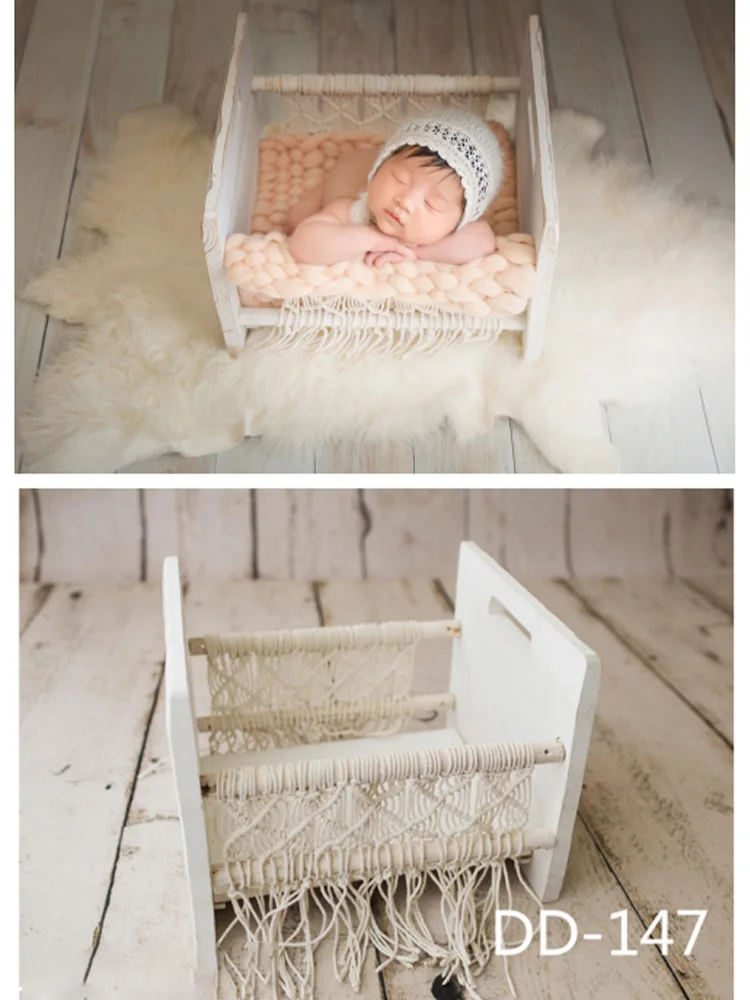 سرير خشبي صغير عتيق لحديثي الولادة دعائم تصوير لحديثي الولادة سرير أطفال مع تفاصيل منسوجة لدعائم الاستوديو الاحترافية #4
