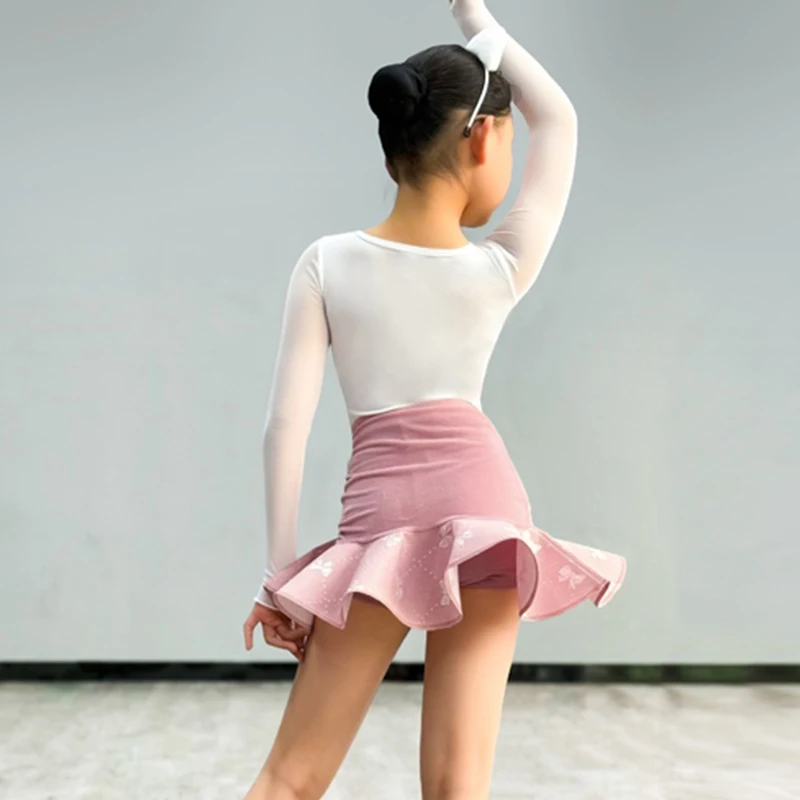 ملابس رقص لاتينية للفتيات تشاتشا سامبا ملابس المسرح للأطفال رومبا اللاتينية هدب بدلة الرقص الأبيض ارتداءها تنورة زرقاء Dancewear