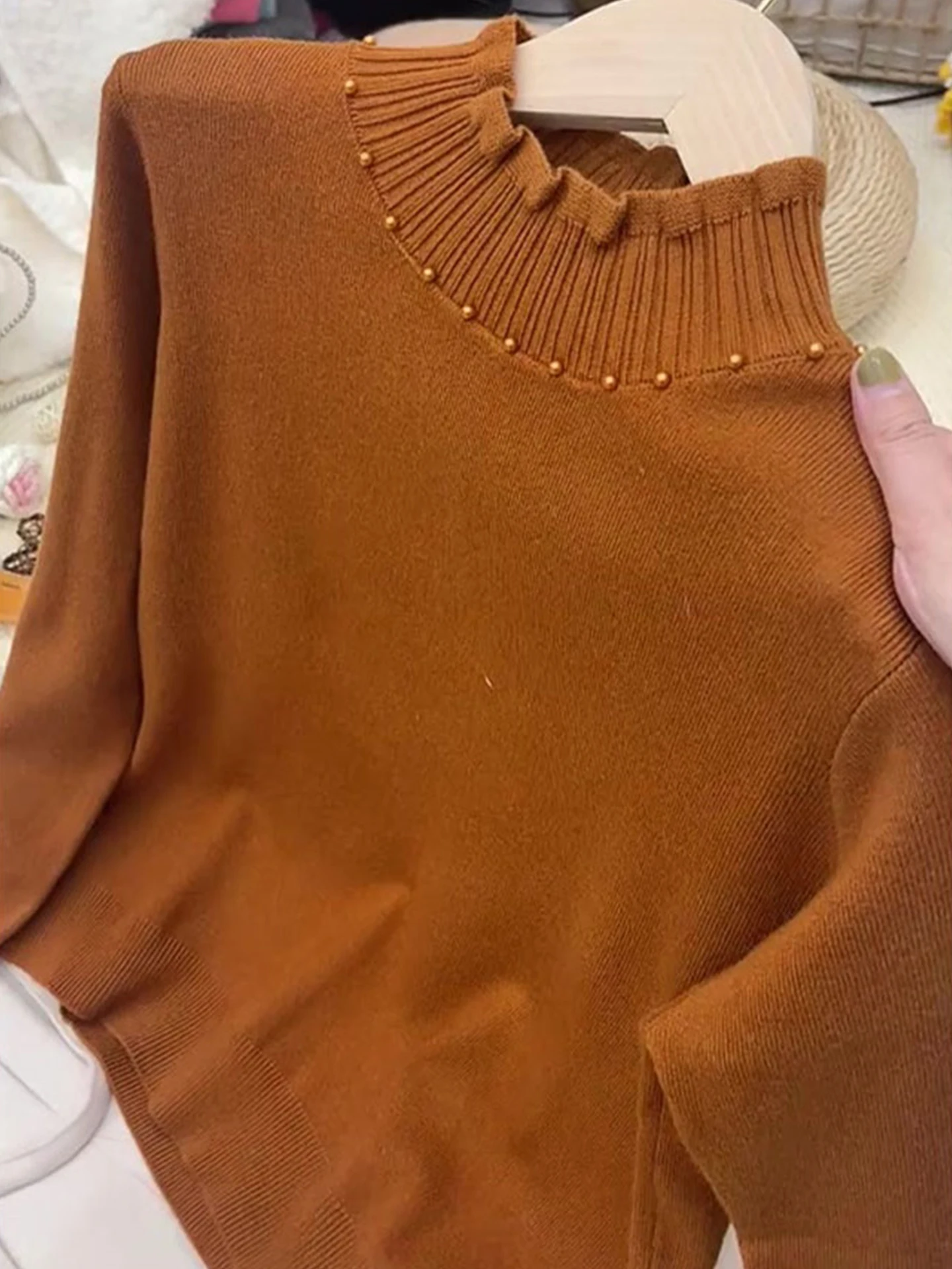 

Модный вязаный топ с бисерной отделкой, женский свитер с длинными рукавами, универсальный зимний модный антивозрастной универсальный свитер