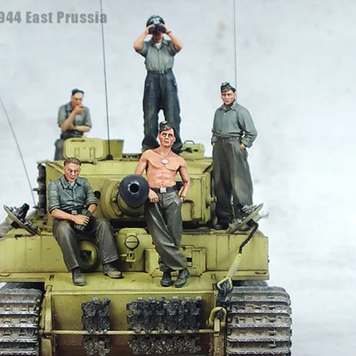 1/35 model kit resin kit  Member of Tiger One Tank Team  361 Collectible Unassembled Sculpture for Hobbyists
