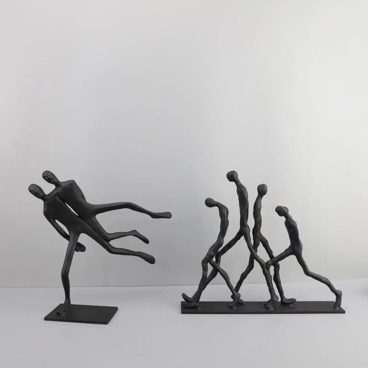 Metal Figure Sculpture Iron Abstract Man Black Decorative Figurines Movement Home Room Table Statues Item Decoration Accessories