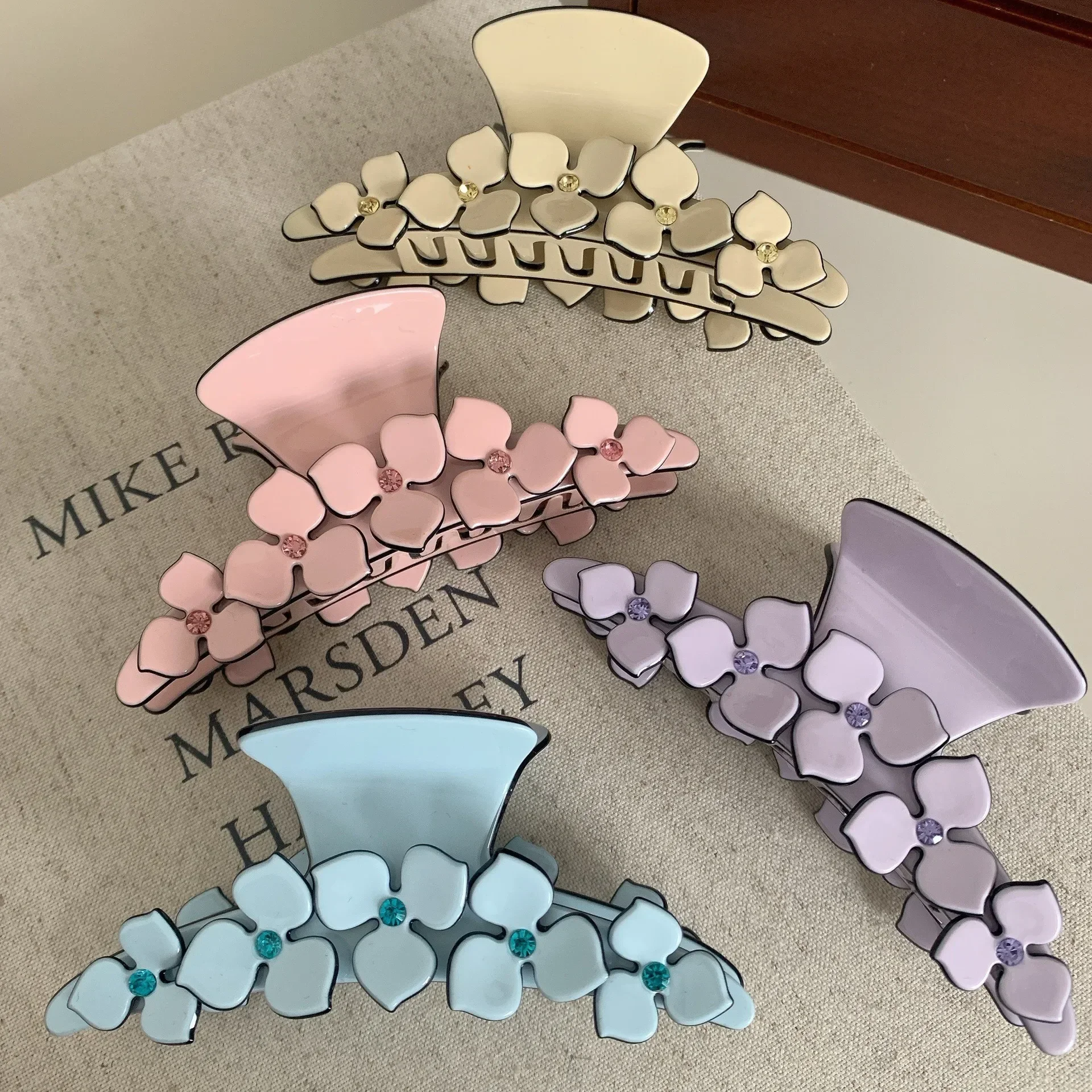 

Extra Large Diamond Studded Flower Claw Clip Acetate Hair Claw High-end Four-color New Design SharkClip Women's Hair Accessories