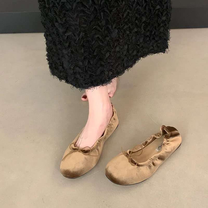 Lässige, weiche, modische Seiden-Ballerinas für Damen, flache Schuhe mit runder Spitze, flache Damenschuhe mit Schmetterlingsknoten, Slip-On-Modelle. – Detail 11