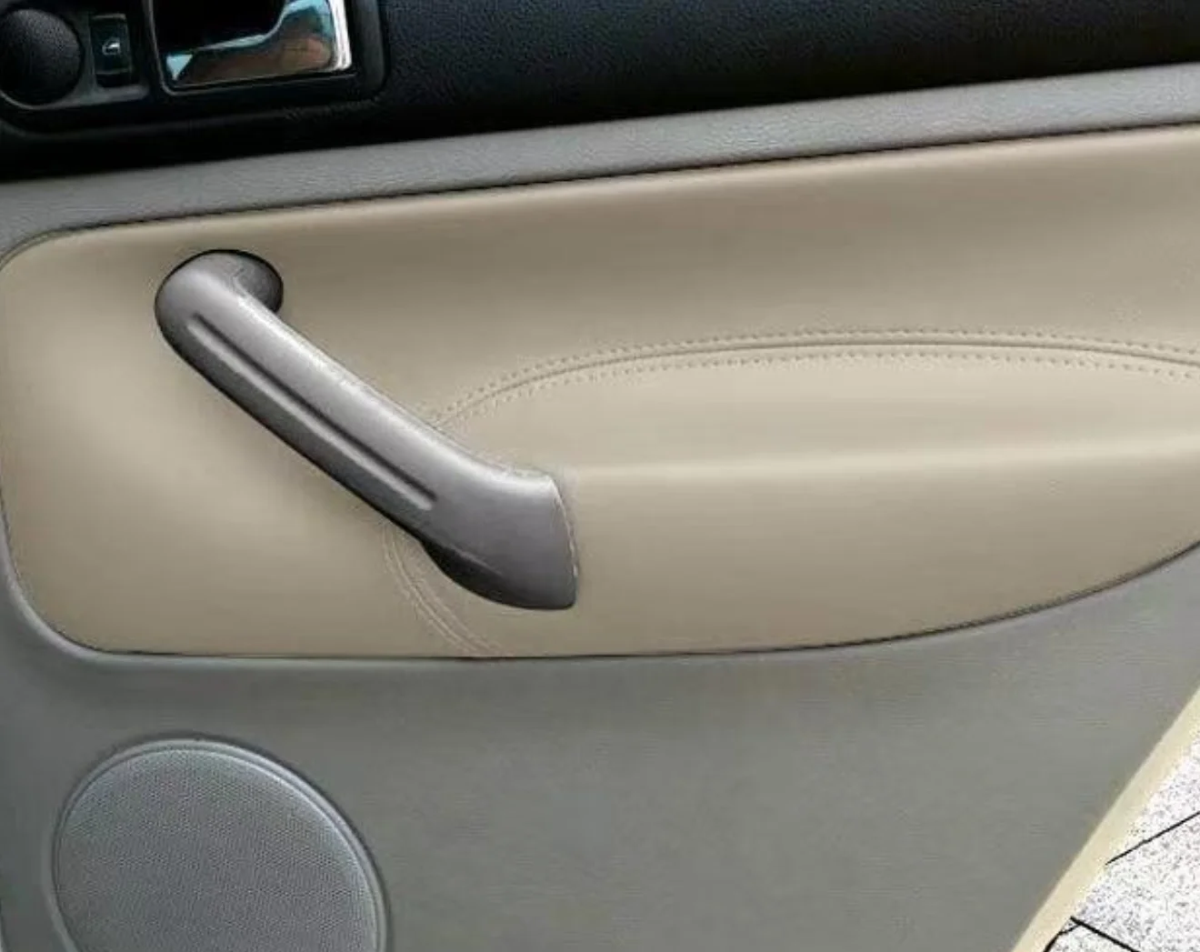 Vordertür-Armlehnenverkleidungen für VW Golf 4 MK4 Bora Jetta 1998–2005, nur LHD, 4 Türen, Armlehnenverkleidung, Lederbezug, Innenverkleidung – Detail 4