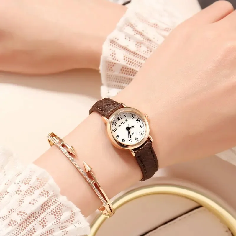 Simple and Cute Small Strap Dial Couple Watch Women Exquisite Retro Leather Quartz Wirstwatch Fashion Clock San Martin Store