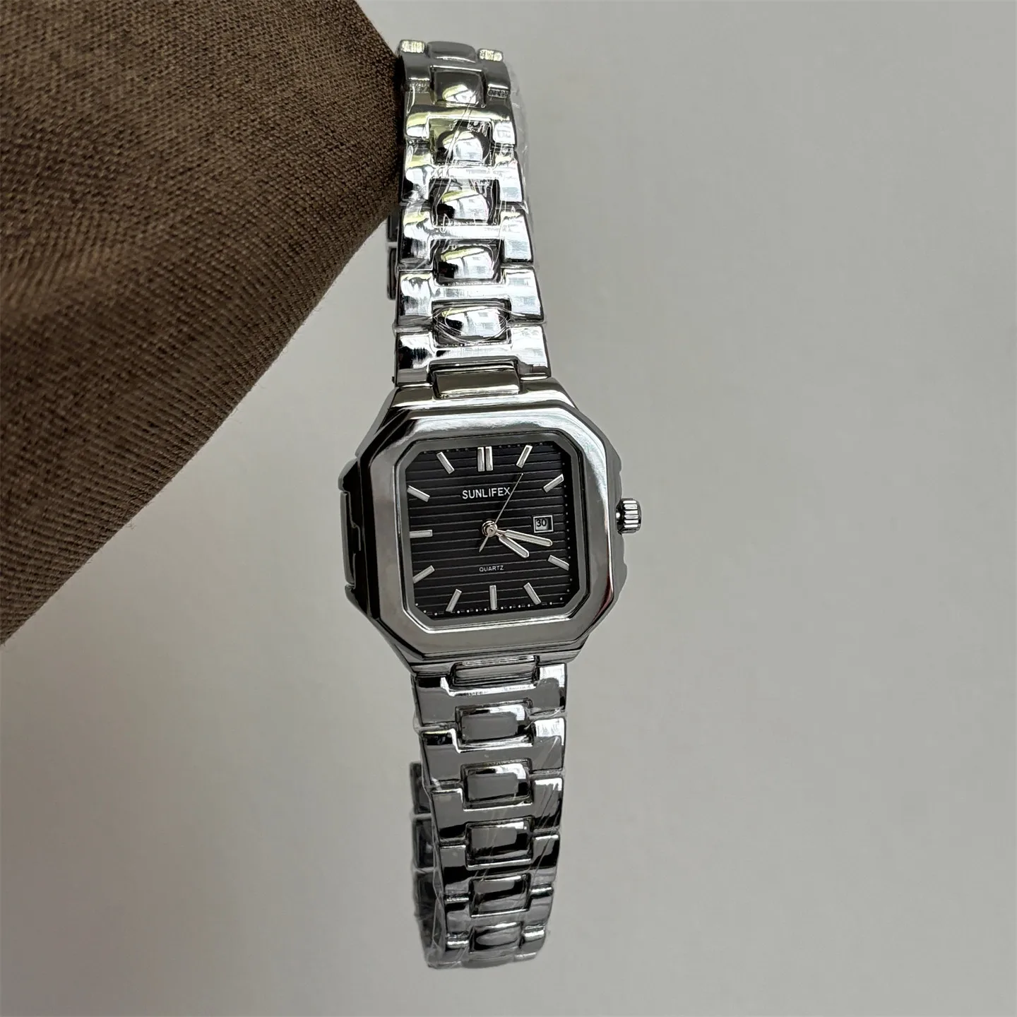 Square-Shaped Heavy Metal Steel Band Wristwatch Fashionable, SimpleVersatile, And Stylish Quartz Watch A Perfect Gift For Women.