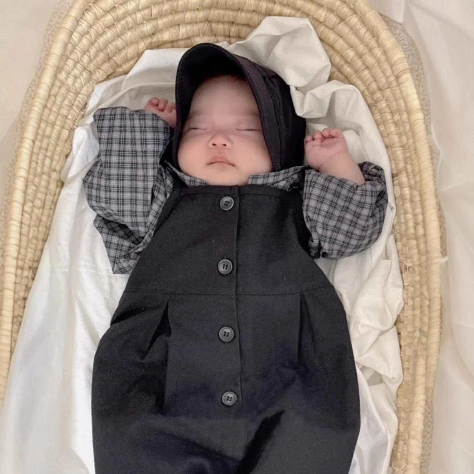 2026 Spring New Baby Long Sleeve Clothes Set Infant Boy Girl Strap Romper + Plaid Shirts + Hat 3pcs Suit Fashion Toddler Outfits