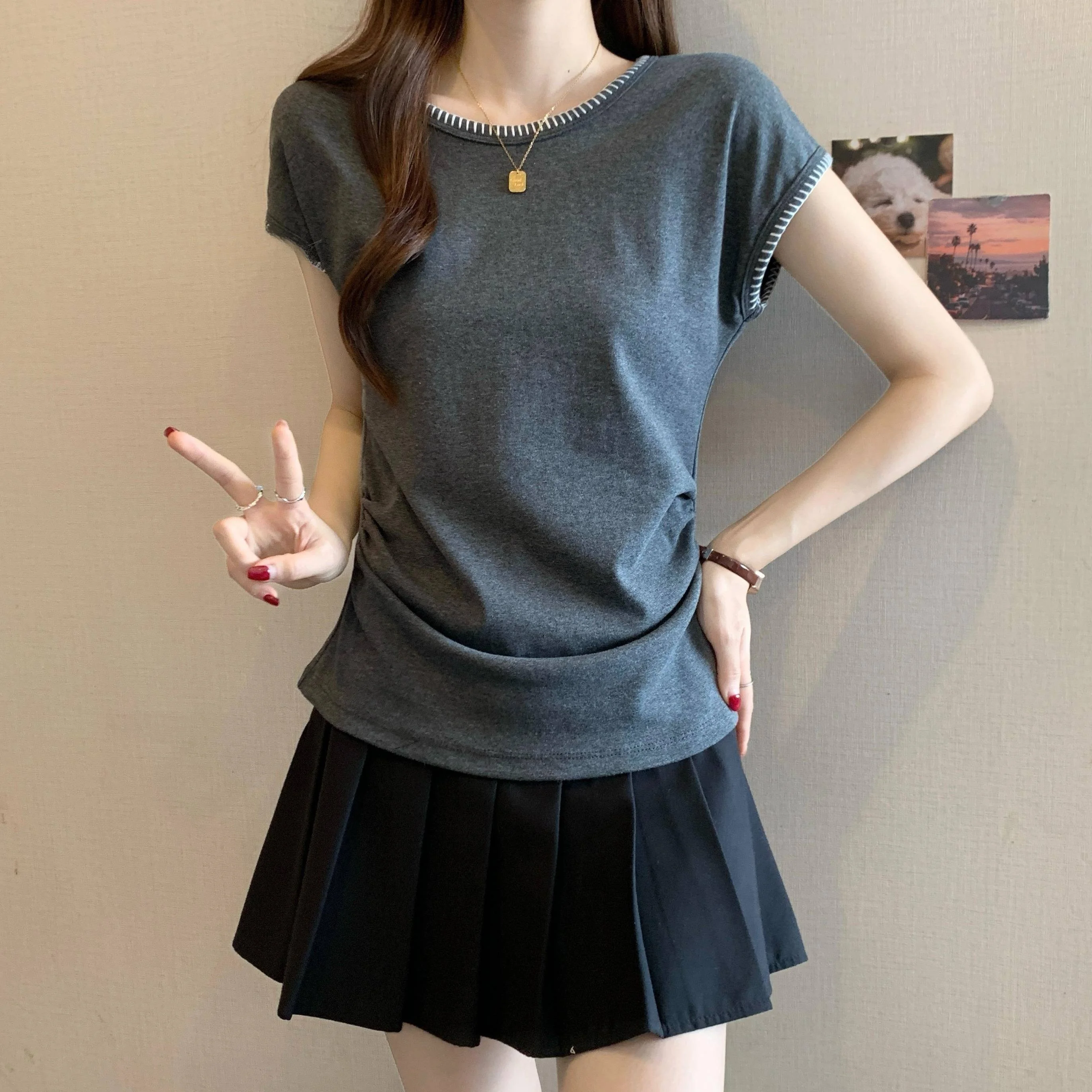 Letnia damska ażurowa koszulka typu batwing, dopasowany krój, jednolity kolor, modny top damski z kolekcji wiosna 2025.