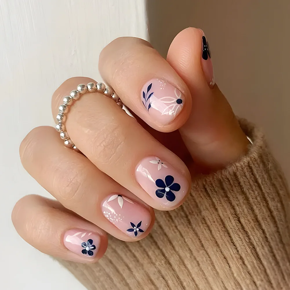 

24Pcs Short Square Head Fake Nails Press on Simple Detachable Artificial False Nail Blue Flower Design Full Cover Nails Tips Art