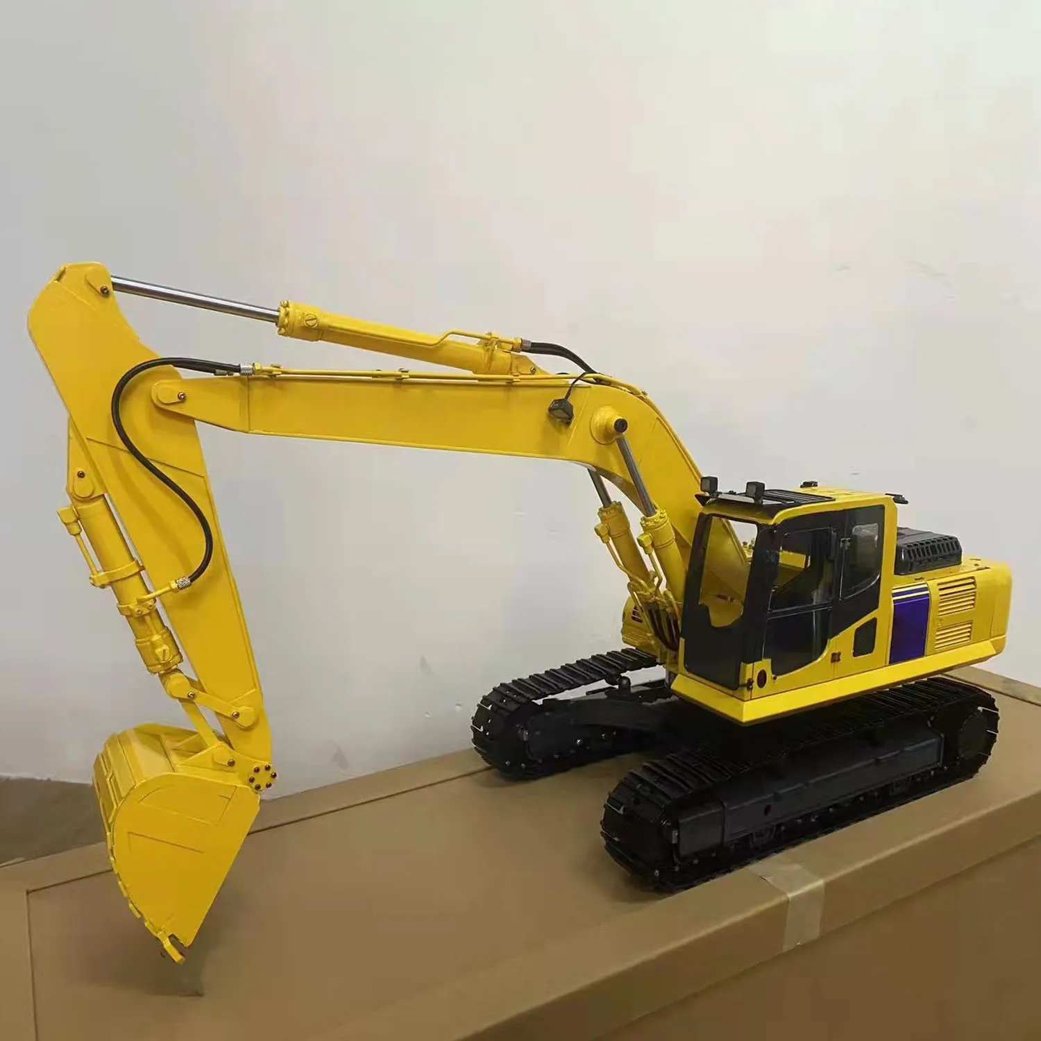 

JZM 1/12 Metal Hydraulic RC Excavator Painted Assembled for DIM P2 PC240 Construction Vehicles Toy Model TH21559