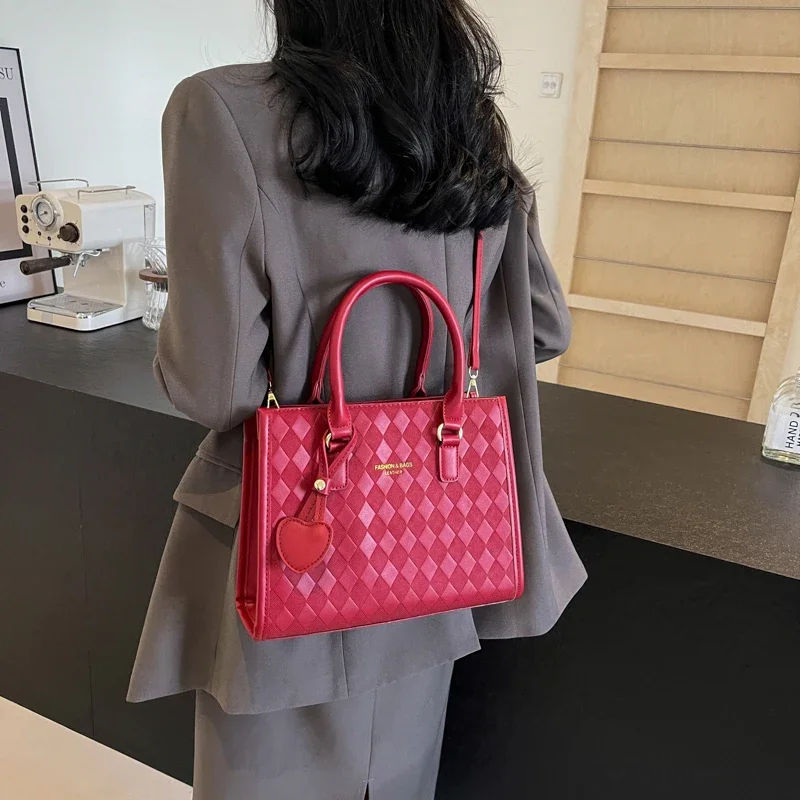 Bolso de boda rojo para mujer, bolsa de mano todo en uno de gran capacidad, bolso cruzado de un solo hombro, sentido Senior, nueva tendencia