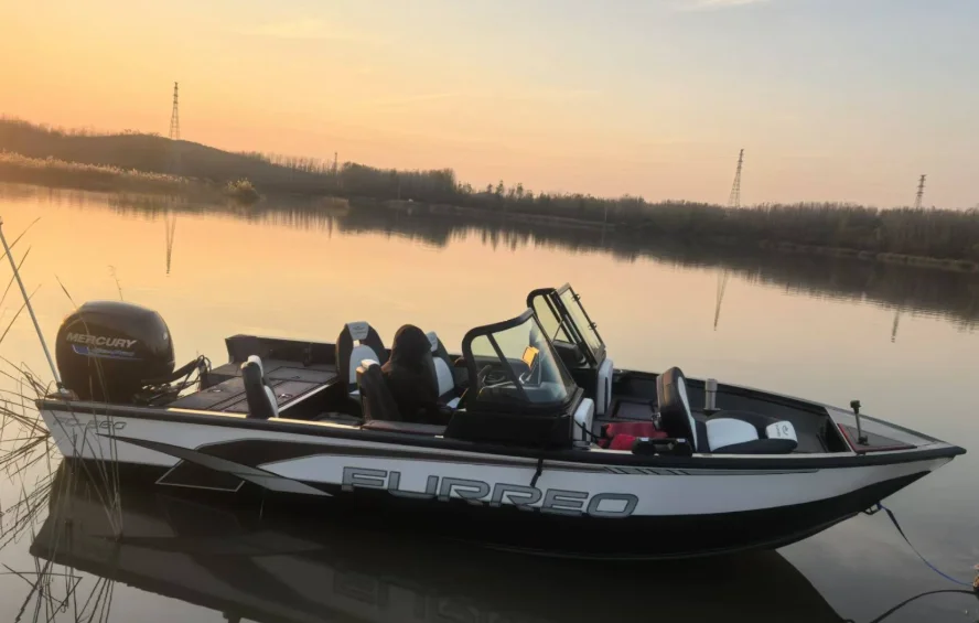 Venta directa de fábrica Furreo barco de pesca 150 Motor buscador de peces carga con luz LED para pesca en el mar