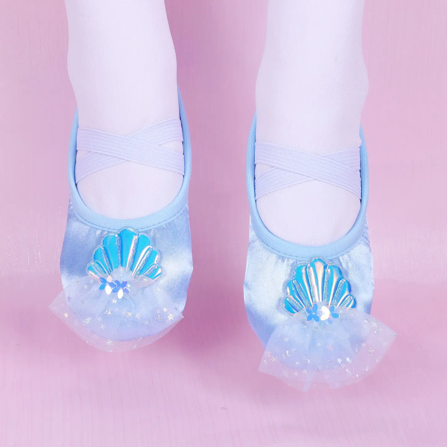 Scarpe da ballo per bambine in raso lucido con suola morbida e rete, ideali per la pratica del balletto