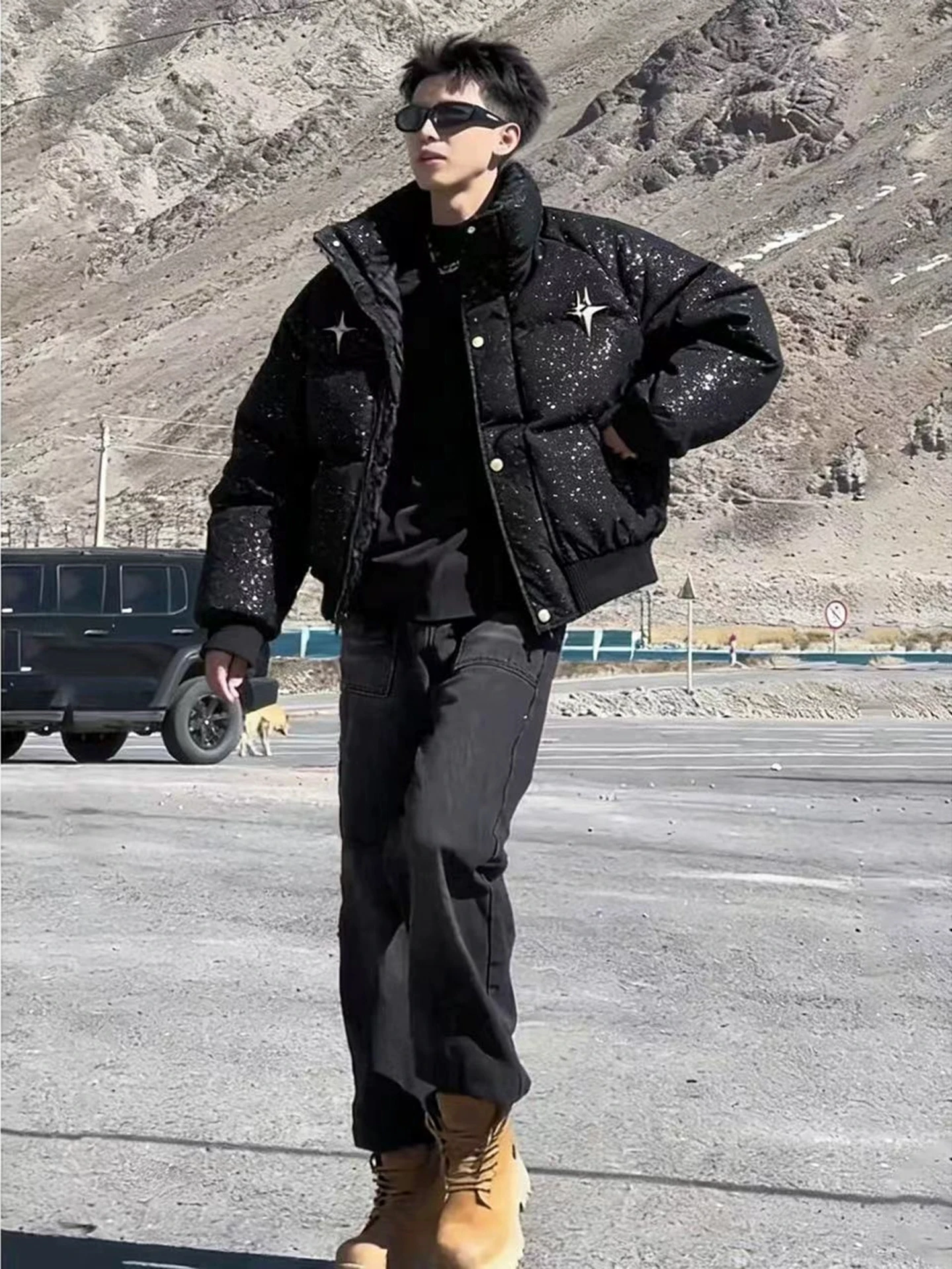 

Мужская зимняя куртка-пуховик в американском стиле с принтом звезд, воротником-стойкой, утепленная, короткая, теплая, хлопковая, в стиле бомбер