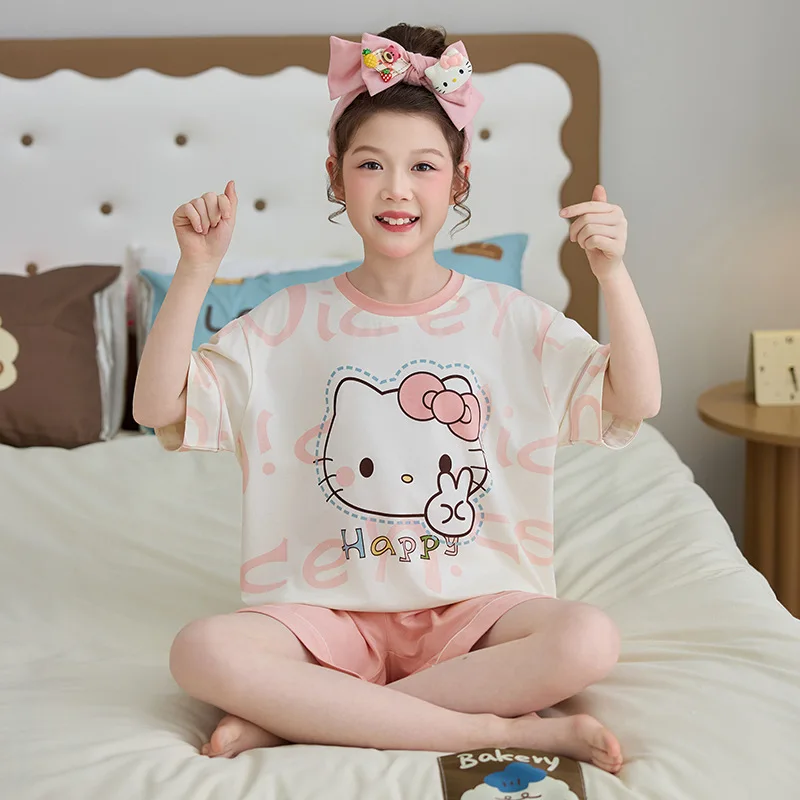 

Новые детские пижамы Hello Kitty, 2 шт., летние, с коротким рукавом и шортами, мягкая домашняя одежда с мультяшным принтом, комфортная аниме-пижама для родителей и детей