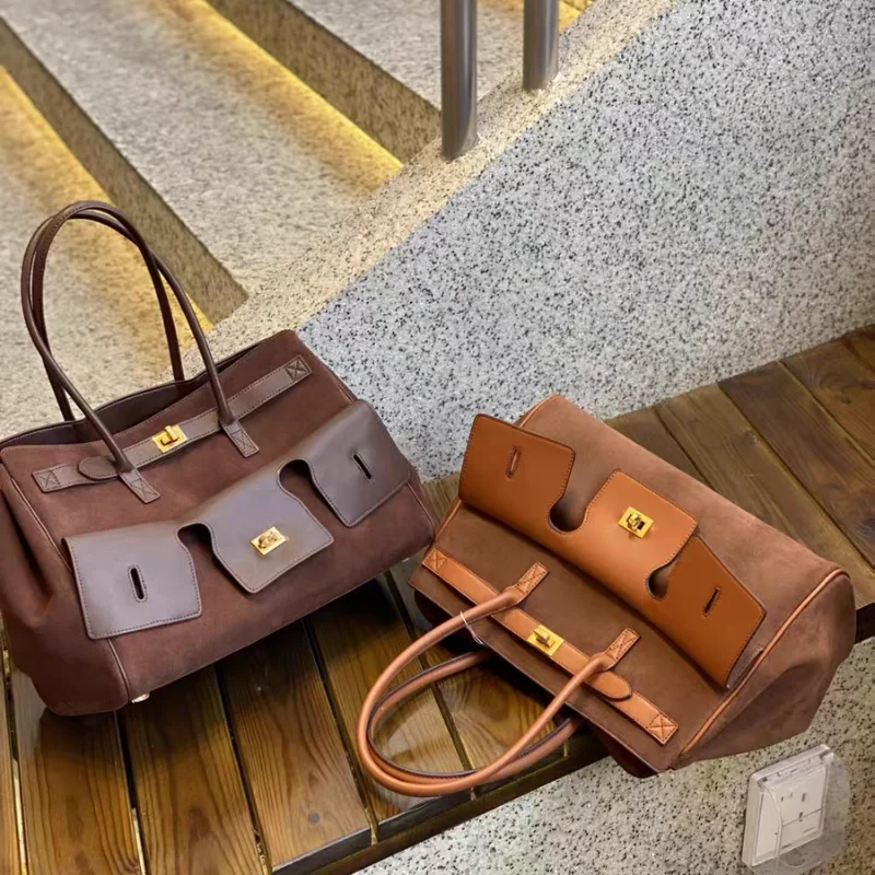 

New Rodeo Tote Bag Women's Bag Fashion Simple Matte Ankola Red Handbag Large Capacity Shoulder Bag Lock Design Wing Commuter Bag