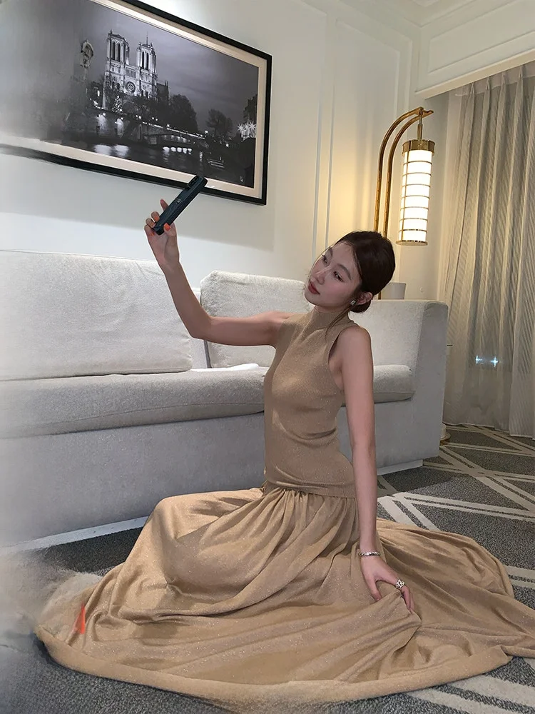 

Комплект Ranwear iny Gold Knitted Set Salt Series: жилет и длинная юбка из нейлоновой ткани, коллекция Весна 2025, модный комплект