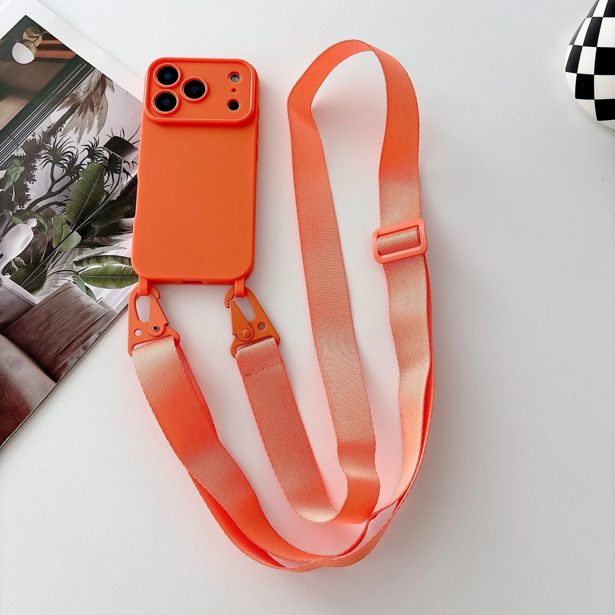 Trendige weiche Silikon-Handyhülle für iPhone 13 14 15 16 Pro Max 17 Air 17e 16e 12 mit verstellbarem Umhängeband