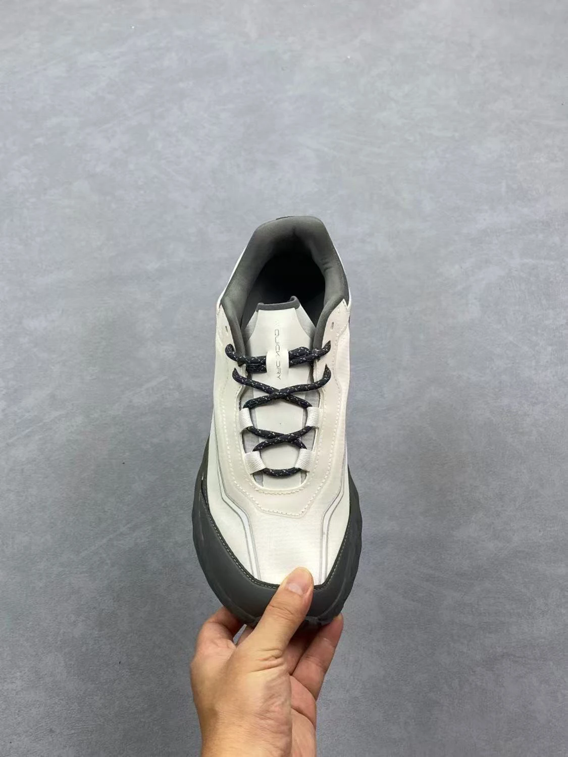 أحذية رياضية كاجوال للجنسين مضادة للانزلاق للمشي لمسافات طويلة أحذية رياضية مريحة للجري مقاومة للانزلاق أحذية المشي/الركض