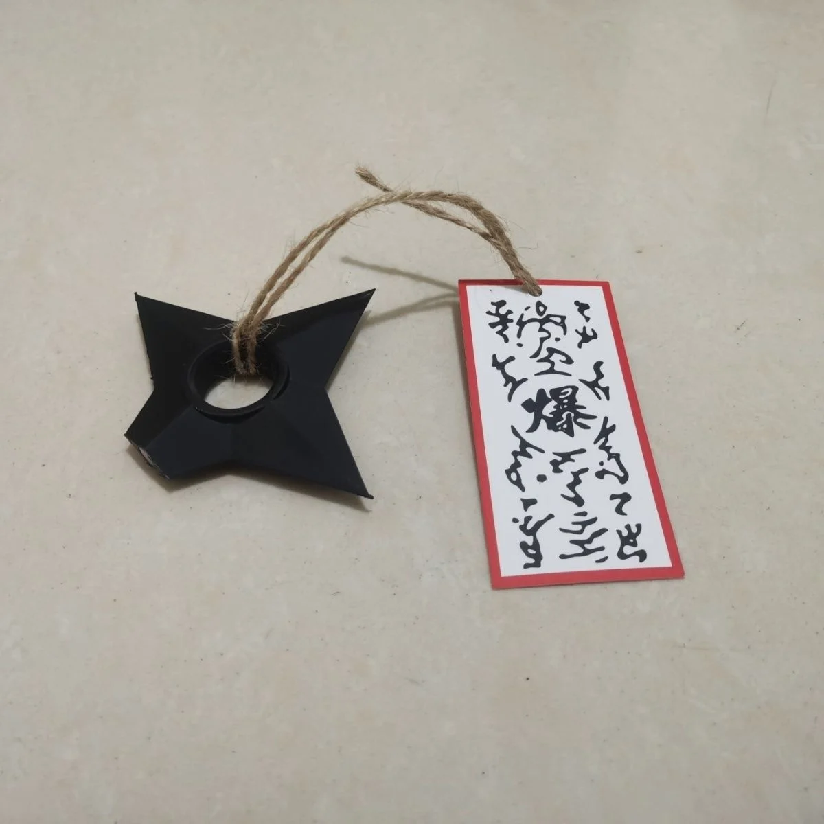 حار أنيمي النينجا كوناي مغناطيس الثلاجة اللعب الكرتون تأثيري الدعائم البلاستيكية Shuriken نموذج الديكور مغناطيس الثلاجة لعب الأولاد هدية