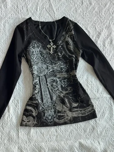 Imagen 2 del producto HOUZHOU-camisetas góticas Vintage para mujer, camiseta gráfica Punk negra Y2k, camisetas de algodón con cuello en V Retro Sexy Grunge, Top Harajuku estético