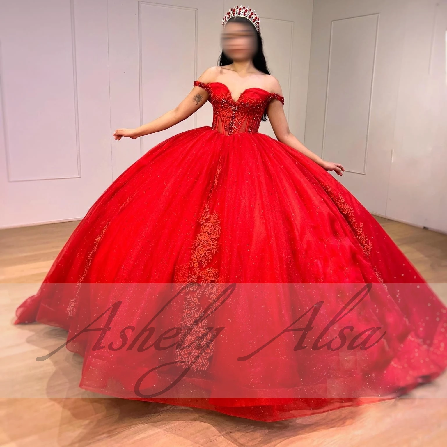 Aangepaste Mexicaanse rode vrouwen feestjurken prom gelegenheid kapmouw kant applique baljurk vestido de xv quinceanera jurk