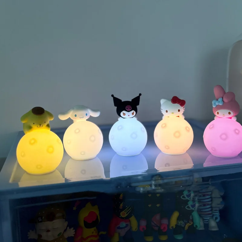 

Sanrio Kawaii Kuromi Mymelody Cinnamoroll Pompompurin Night Light Cartoon Anime Figure Luminous Collectible Model Gift Toys