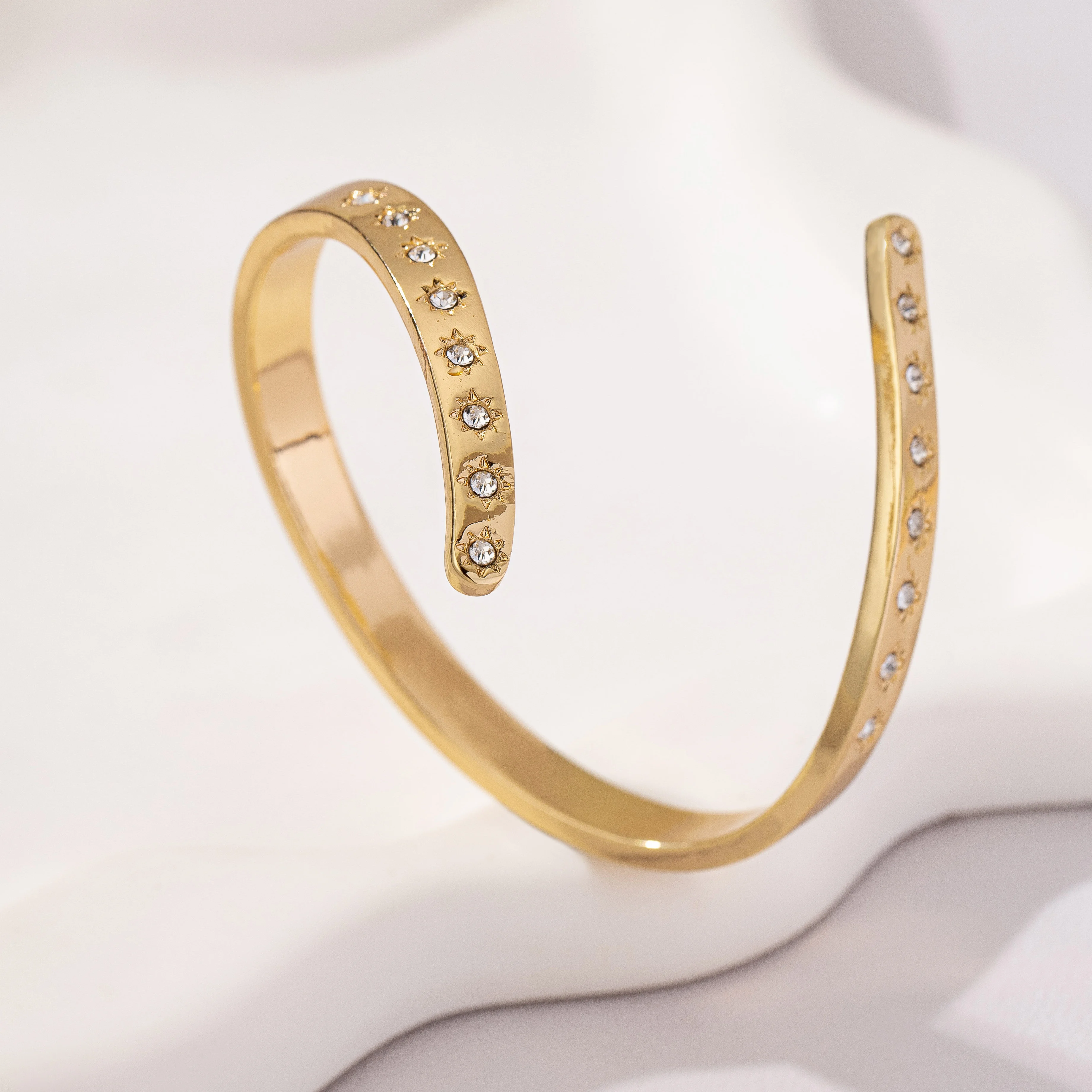 

Fashionable European American style punk casual metal inlay with crystal star bracelets, travel and vacation jewelry