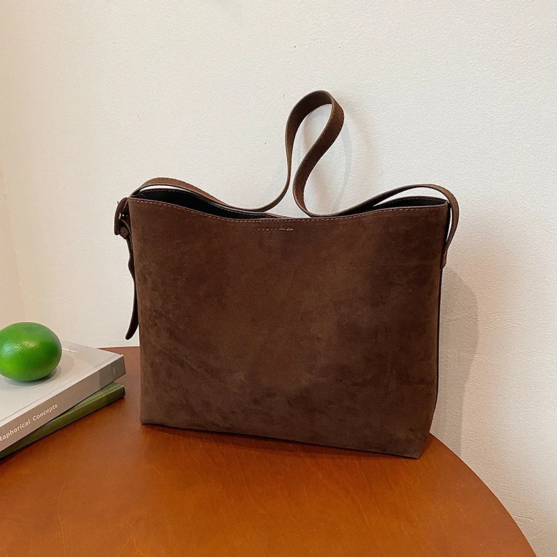 

Замшевая сумка через плечо 2024, хит продаж, однотонная модная модная сумка на плечо, мягкая универсальная популярная сумка высокой красоты