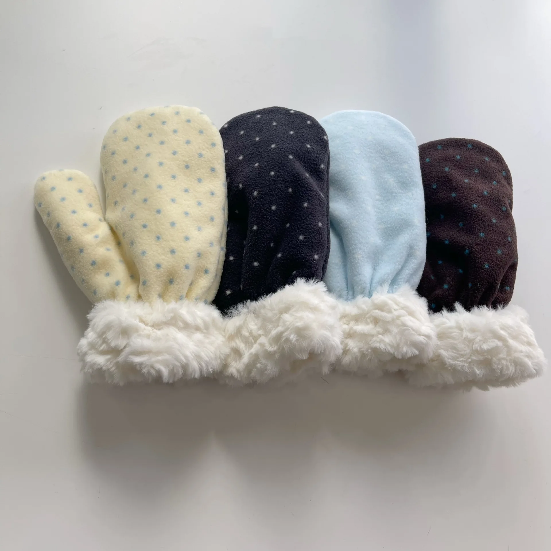 Winter Women Plush Polka Dot Mittens Cute Japanese Simple Warm Gloves Daily Student Skiing Cold Proof Mittens