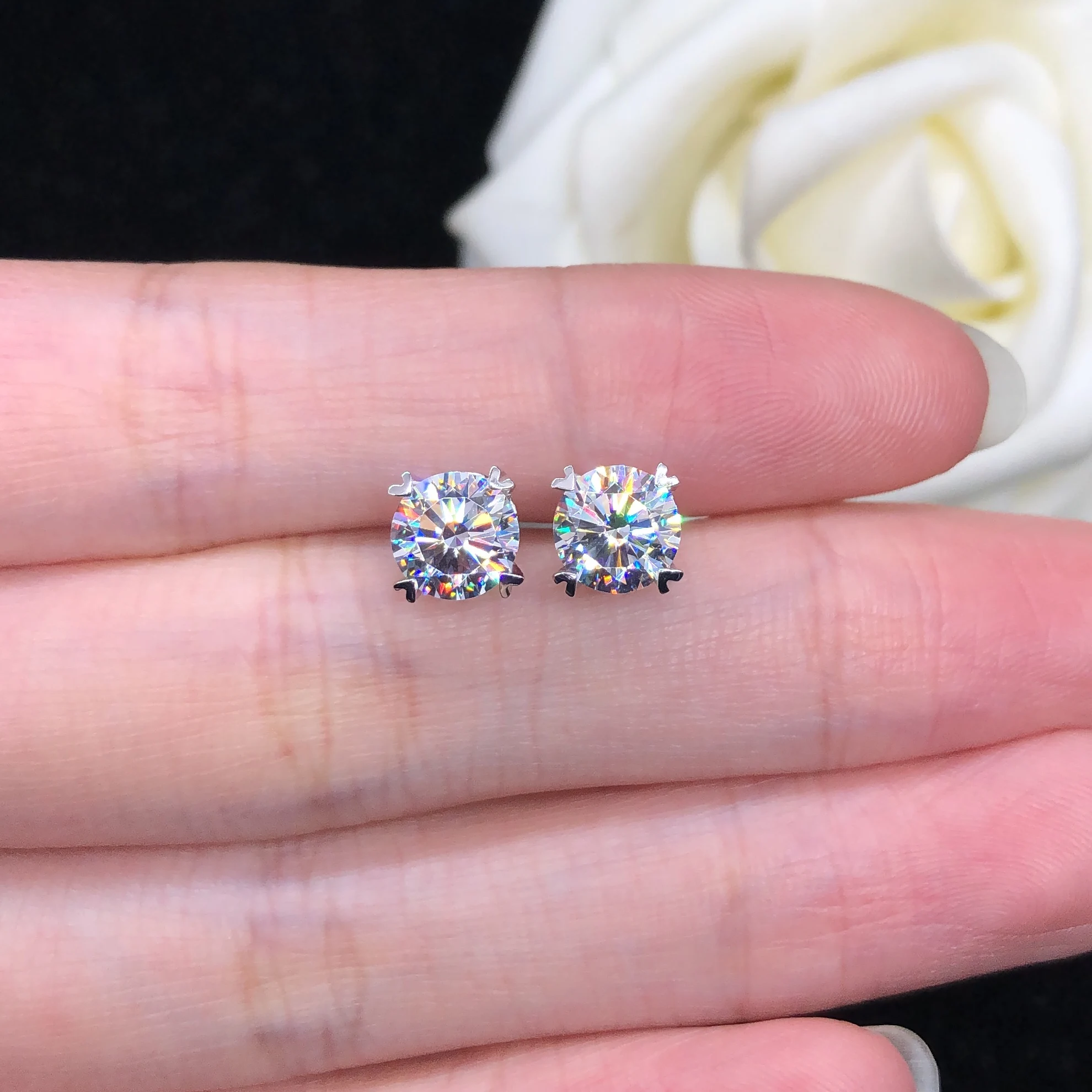 

Pretty Test Positive Warranty 0.5Ct 5.0mm each D Color Moissanite Diamond Stud Earrings Solid Platinum 950 Earring