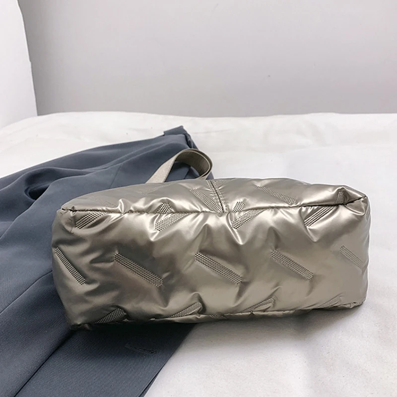 Mode Puffy Hobo Bag Daunen Tote Handtaschen Frauen Stepp Tote Tasche Große Kapazität Gepolsterte Schulter Tasche Casual Winter Pendeln Tasche – Detail 28