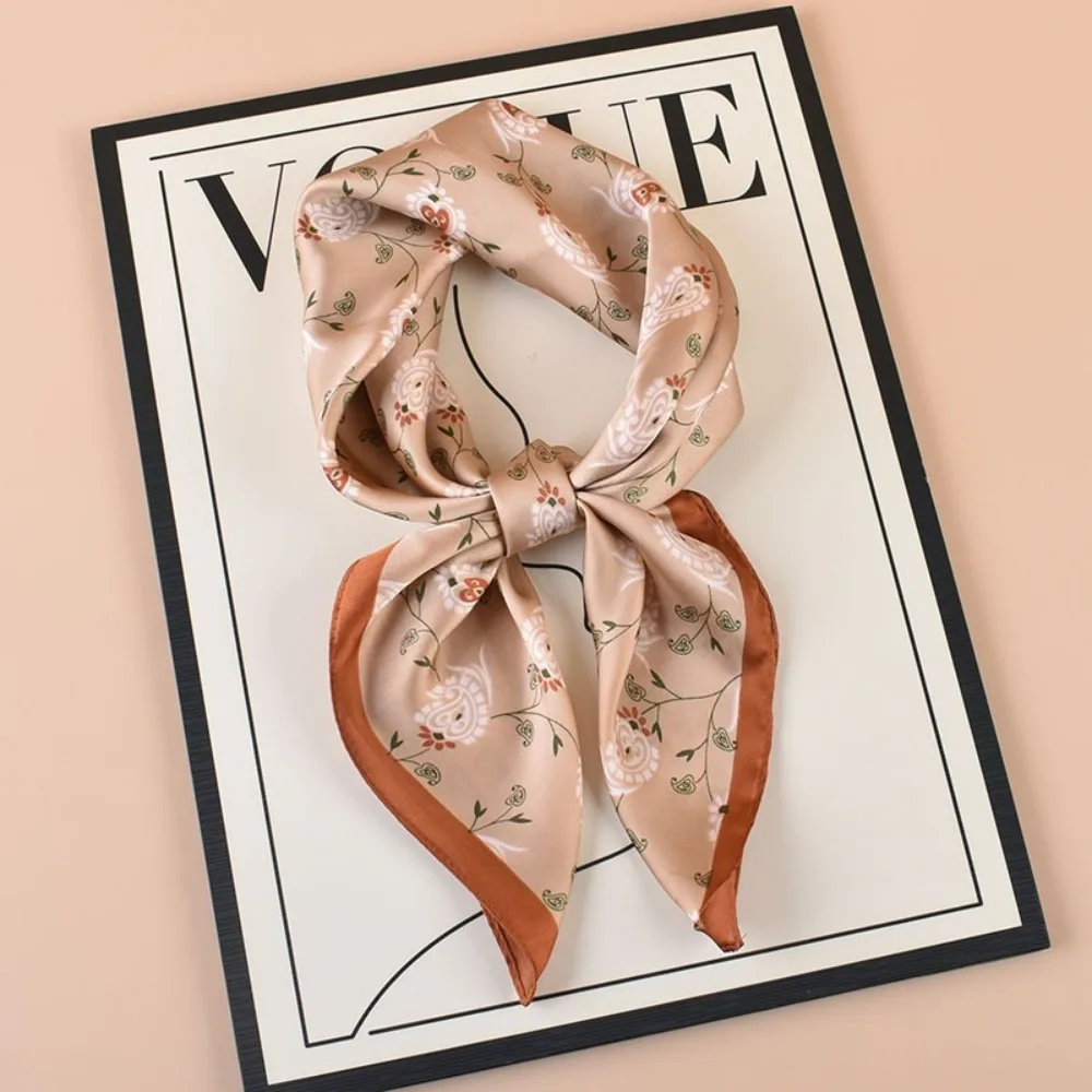 Fasce per capelli da donna casual versatili 70x70 cm Scialli stampati Avvolge Cravatta in seta imitazione Hijab per donna