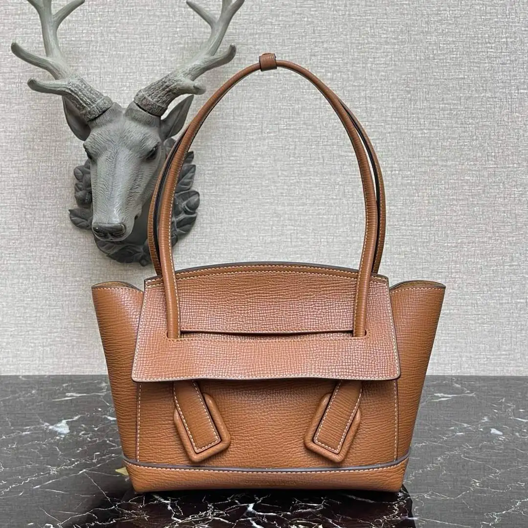 2024 Early Autumn Handbag Leather Handbag Large Capacity Crossbow Bag For Women