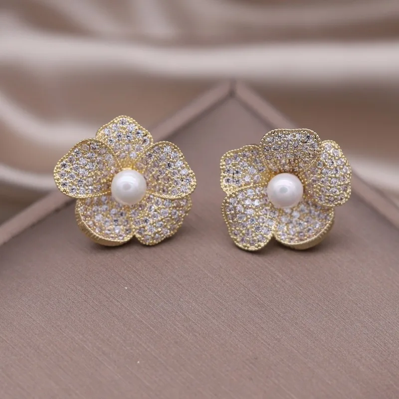 

14k gold plated Korea New Fashion Jewelry Delicate Copper Set Zircon Flower Pearl Earrings Elegant Women's Party Accessories