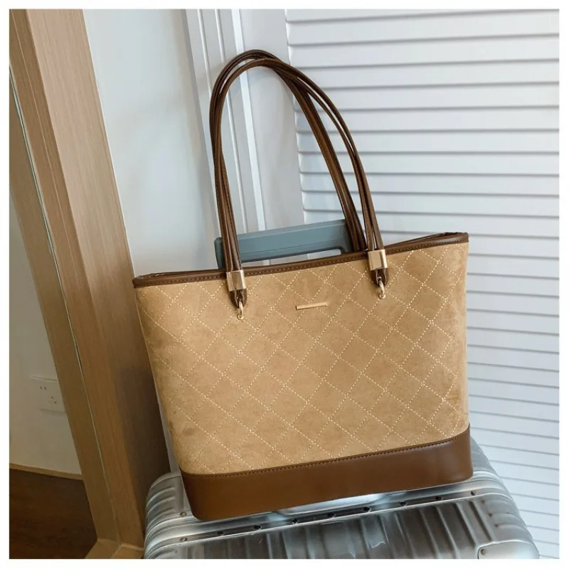 

Trendy Circle Bag For Women Unique Round Leather Crossbody Bag Fashion Statement