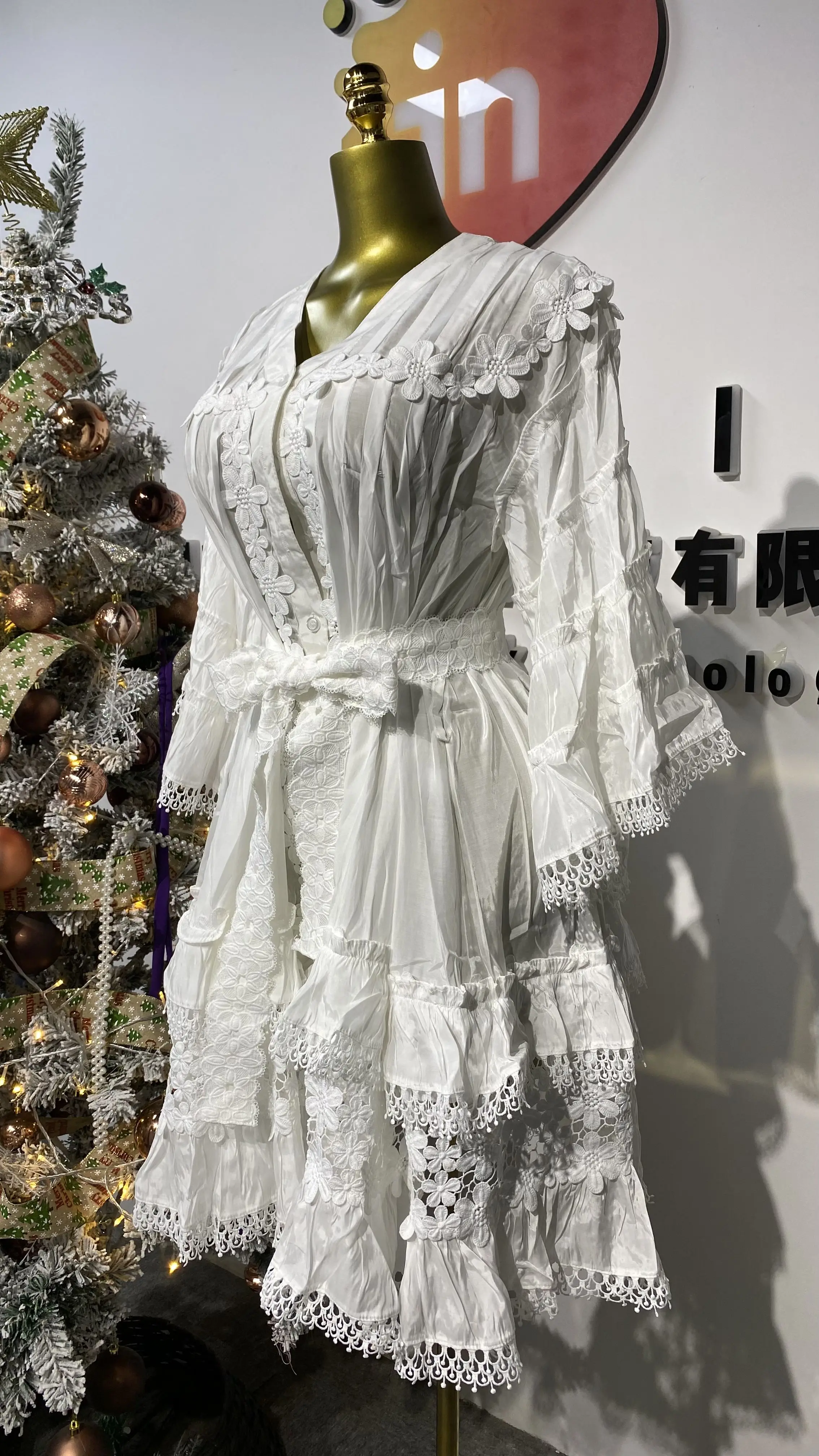 Senhoras do escritório bordado oco sólido vestido gola manga longa cintura alta cortar painel de renda vestido personalizado-GZMM156