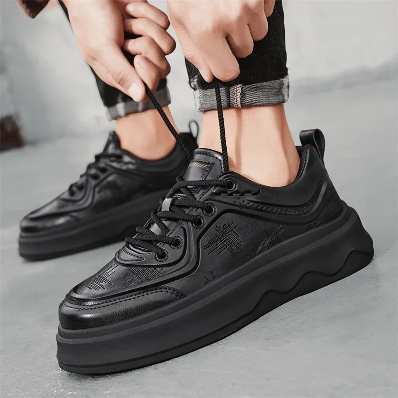 Bla Men's oes 2025 خريف جديد متعدد الاستخدامات رياضي غير رسمي Faion Trend oes للعمل والمكتب ملابس مريحة من الجلد