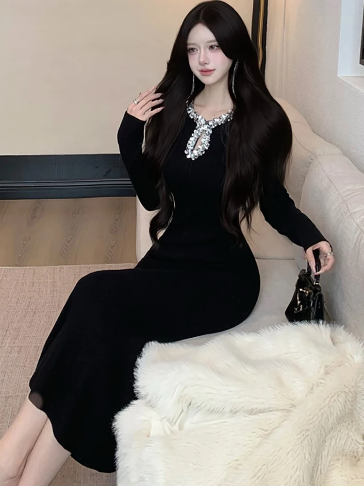 Otoño Invierno negro tejido diamantes vestido con cuello en V mujeres elegante vestido de lujo vestido 2025 coreano Vintage ceñido Festival suéteres