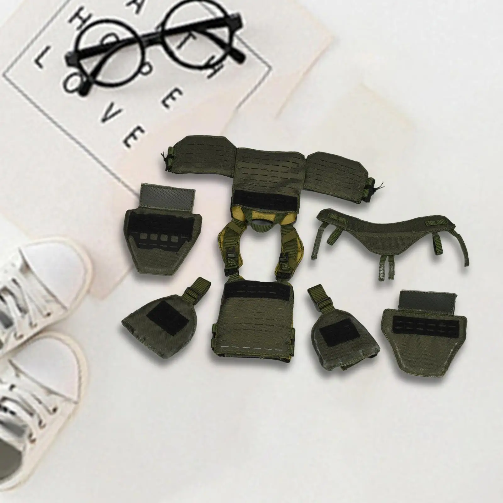 

Action Figures Waistcoat Pretend Play Toy Dollhouse Decoration 1/6 Scale Chest Vest for Dining Room Bedroom Show Gifts Household