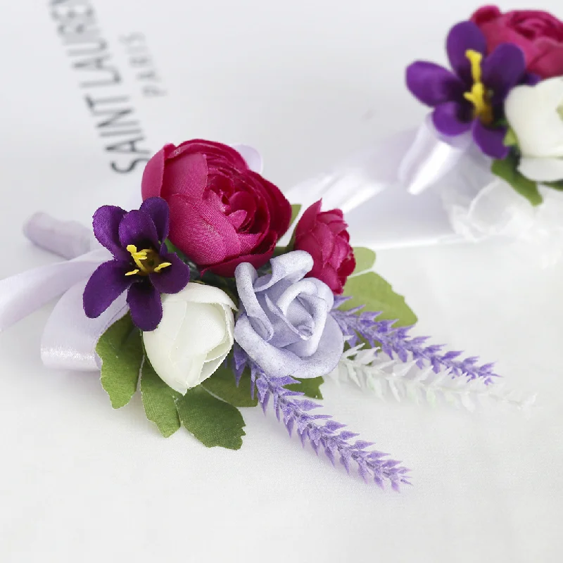 Boutonniere e corpetto da polso sposo di nozze in stile europeo, sposa, uomo migliore, damigella d'onore, genitori, banchetto di nozze, amici,