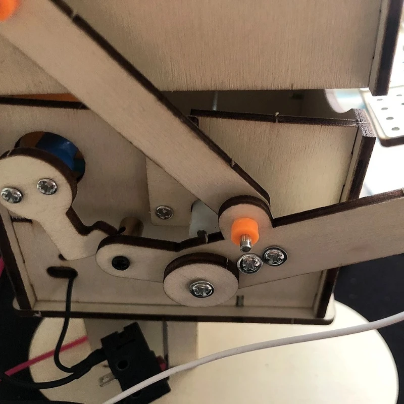 

Creative DIY Coin Robot Kit: Assemble a Unique Moving Toy. A Novel & Educational Birthday Gift that Develops Thinking Skills