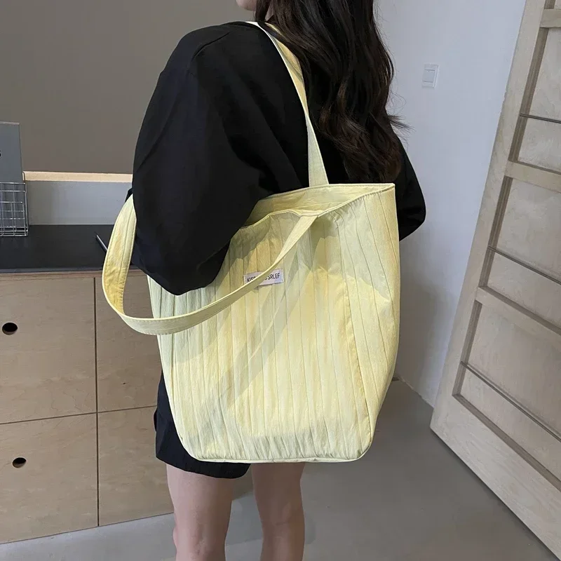 Sacs fourre-tout en nylon avec fermeture éclair pour femme, grande capacité, haute qualité, monochromatique, sacs consultés pour femme, loisirs, mode 2025