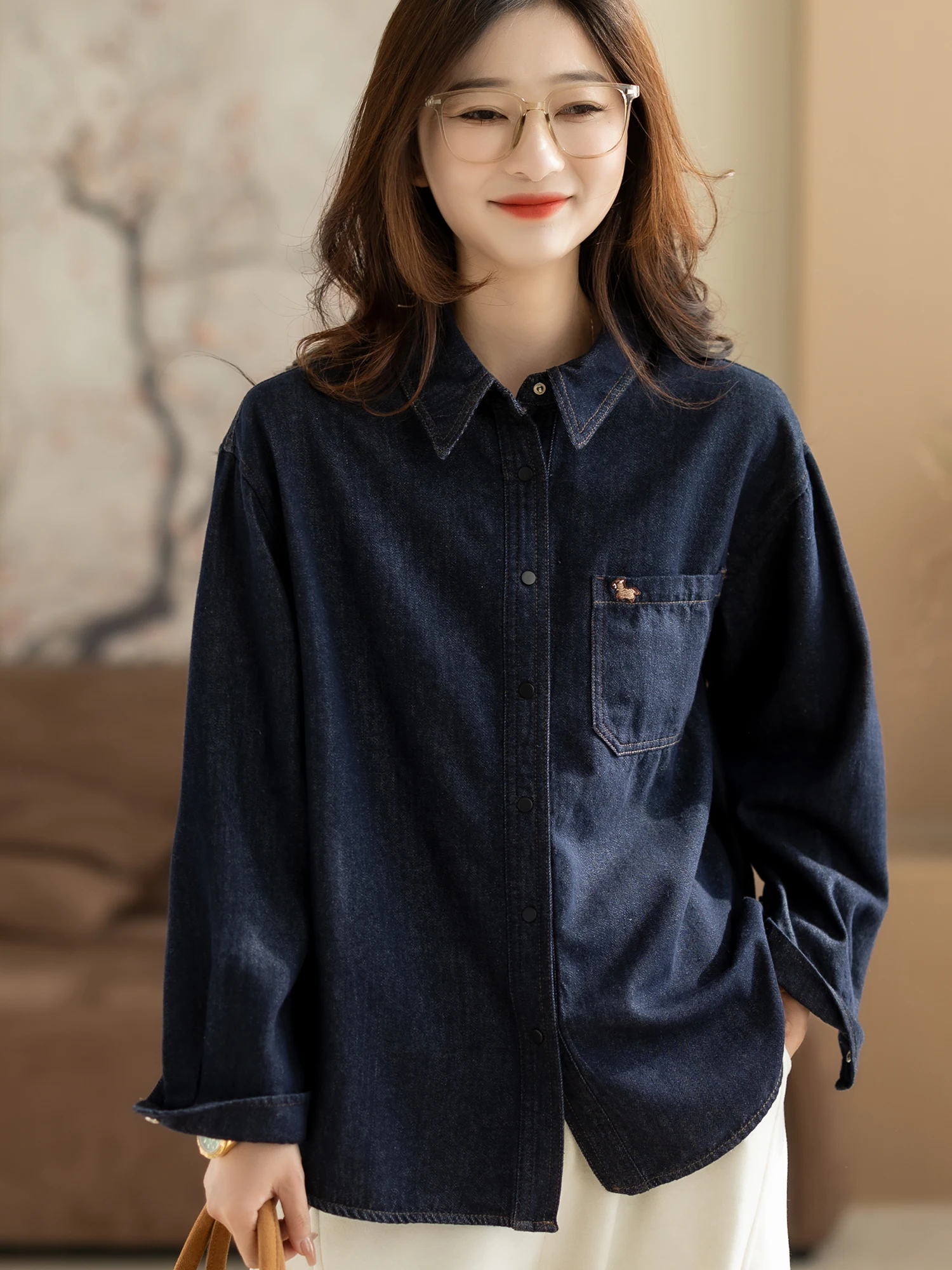 

Женская джинсовая рубашка глубокого синего цвета, повседневная, с длинным рукавом, из смесового хлопка, модная, для поездок на работу, осень-зима, новинка